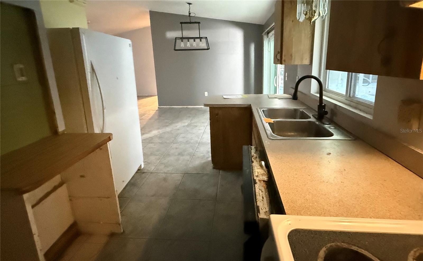 Image 5 of 19 For 11048 Vanessa Avenue