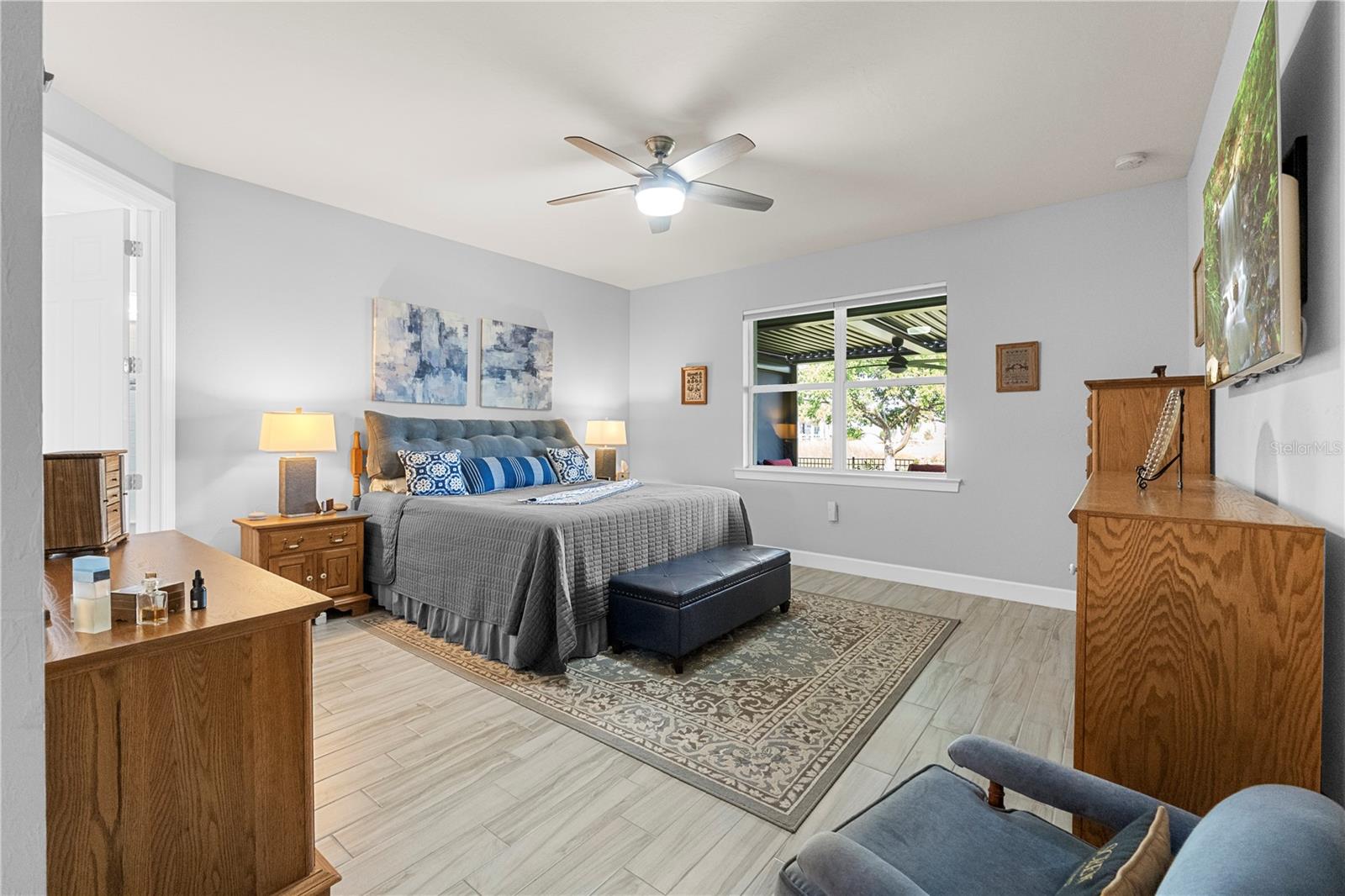 Image 24 of 78 For 42997 Canon Court