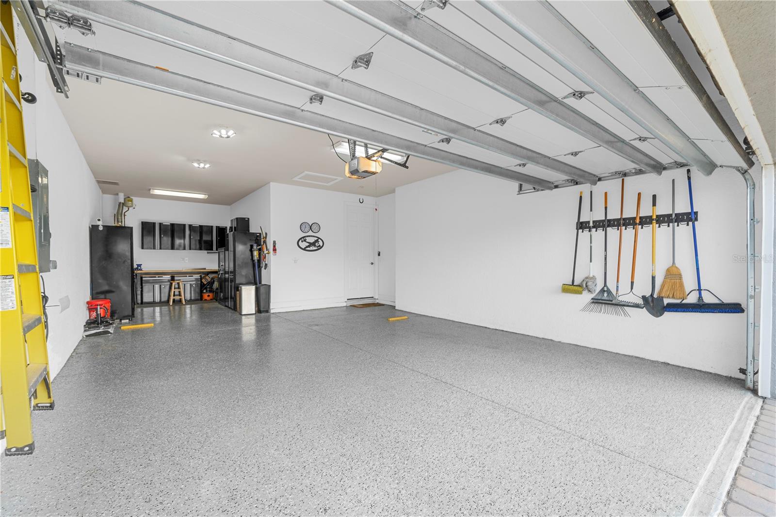 Image 31 of 78 For 42997 Canon Court