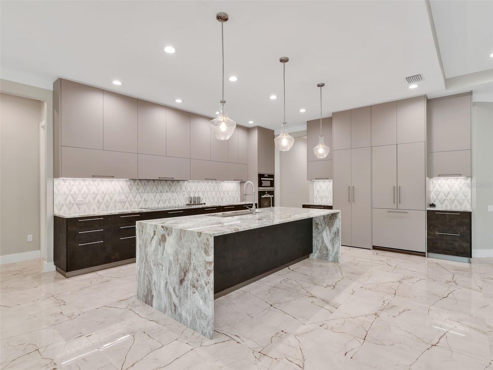 Image 18 of 65 For 28976 Smugglers Lane