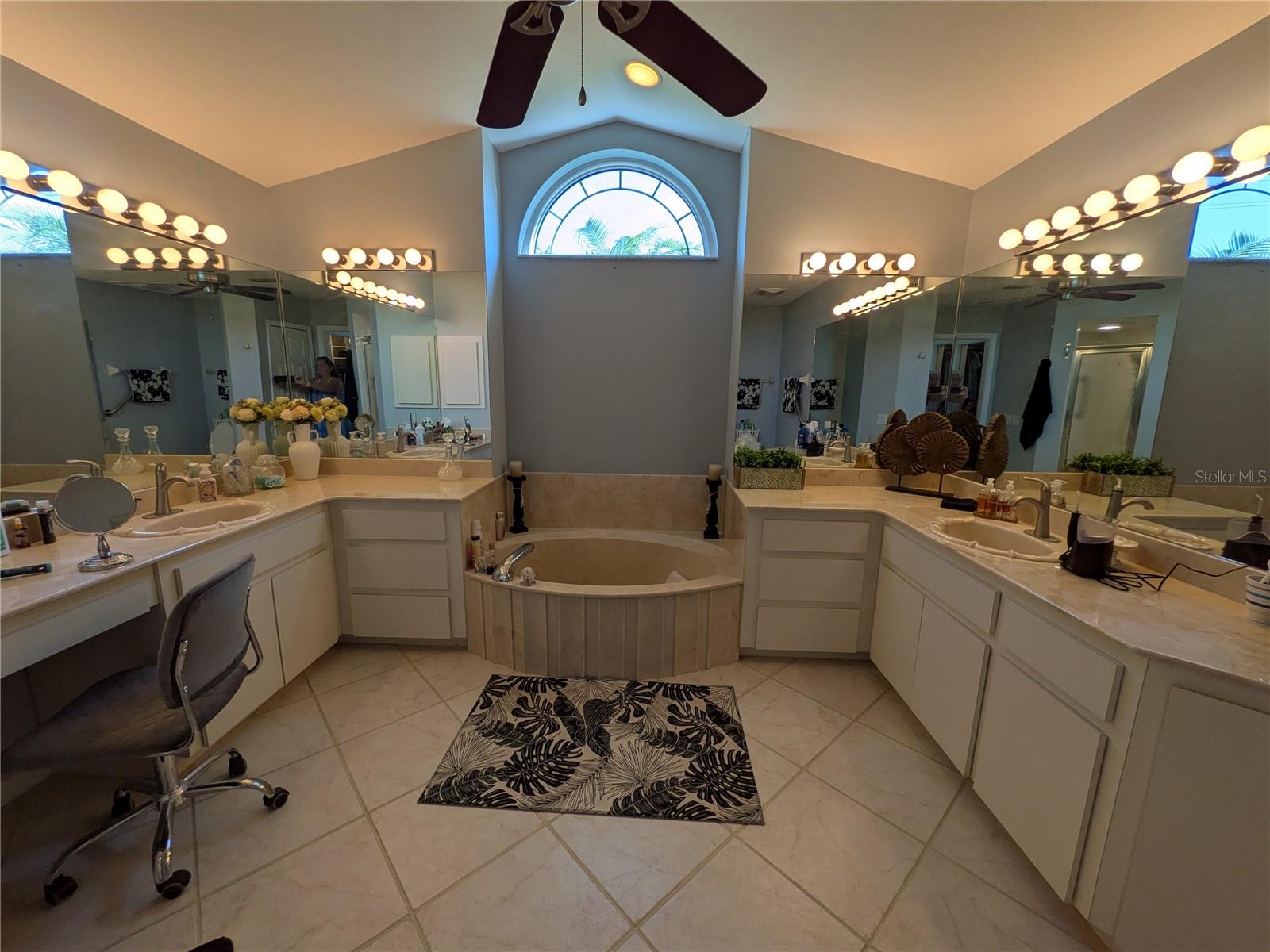 Image 19 of 56 For 12725 Kings Row