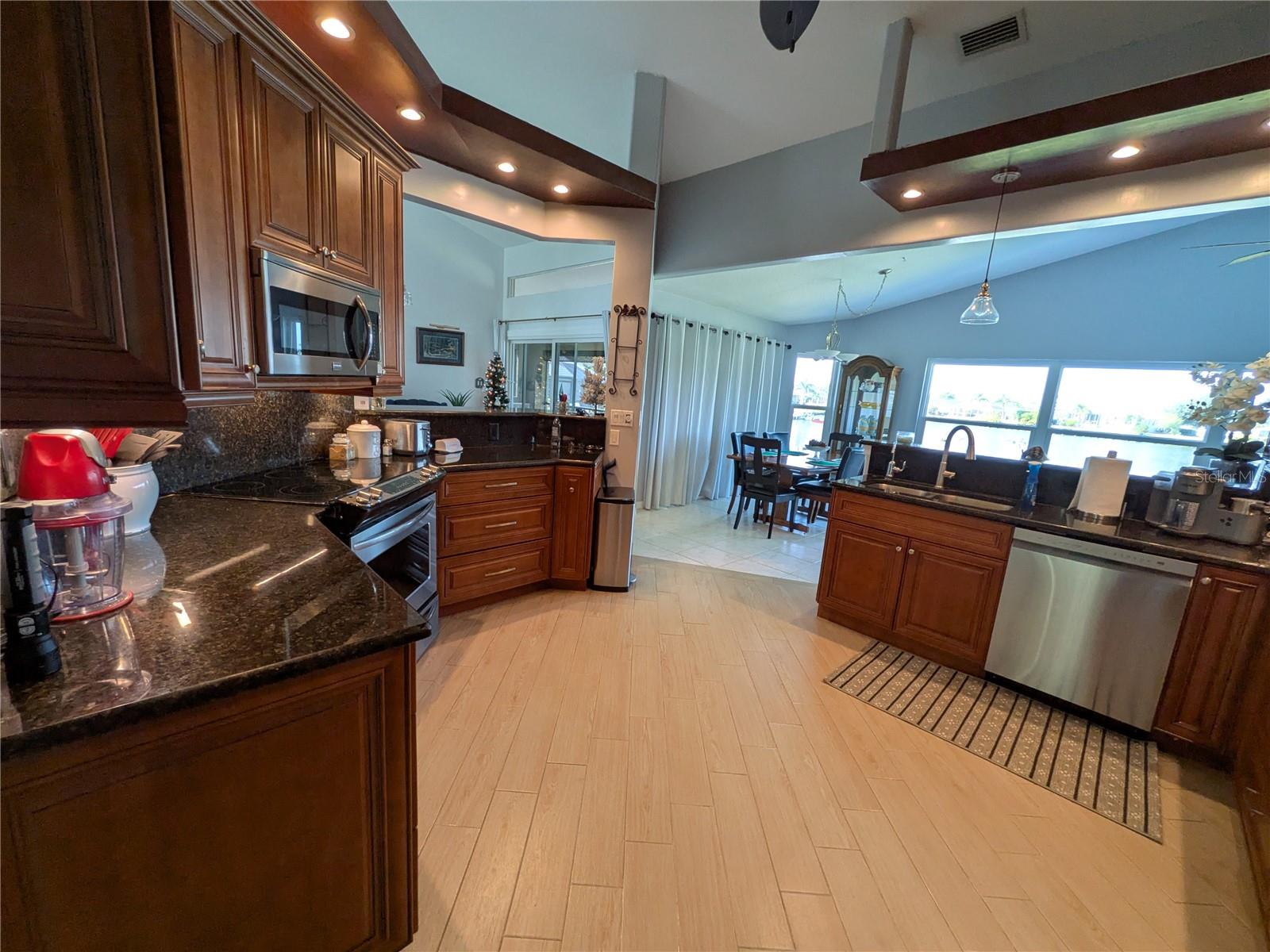 Image 34 of 56 For 12725 Kings Row