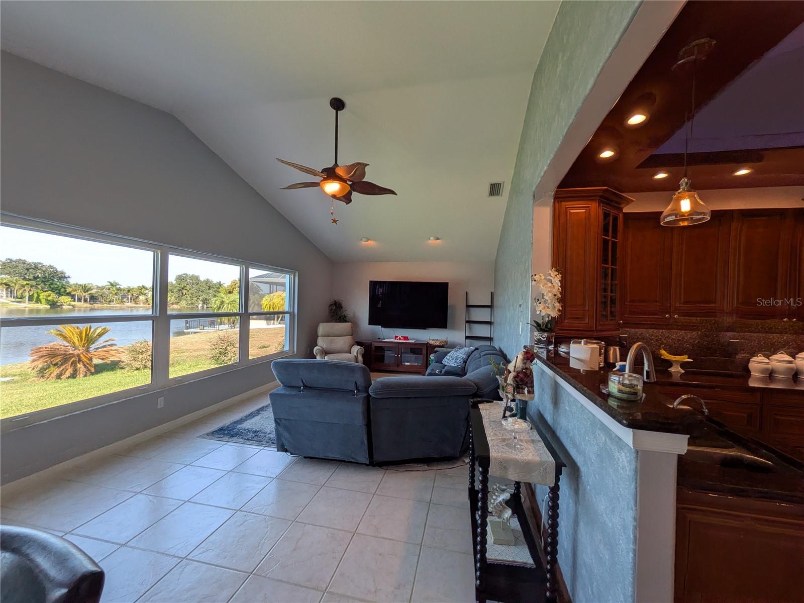 Image 9 of 56 For 12725 Kings Row