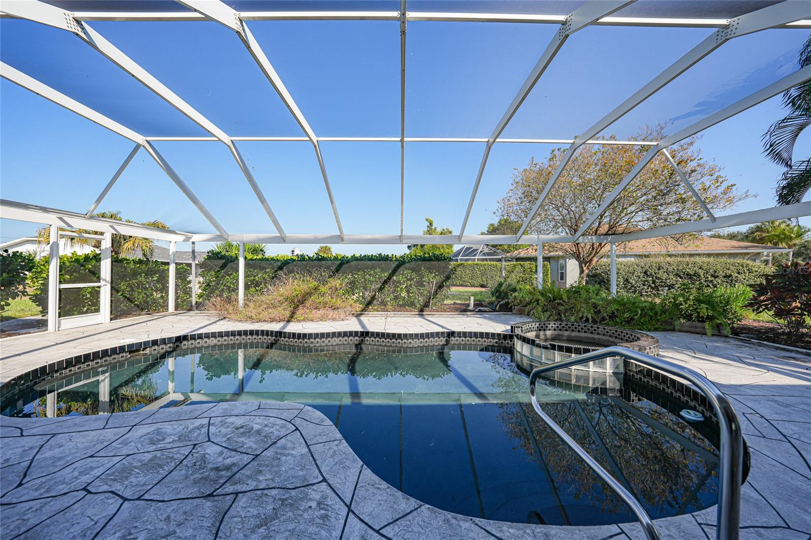 Image 16 of 40 For 2 Broadmoor Road