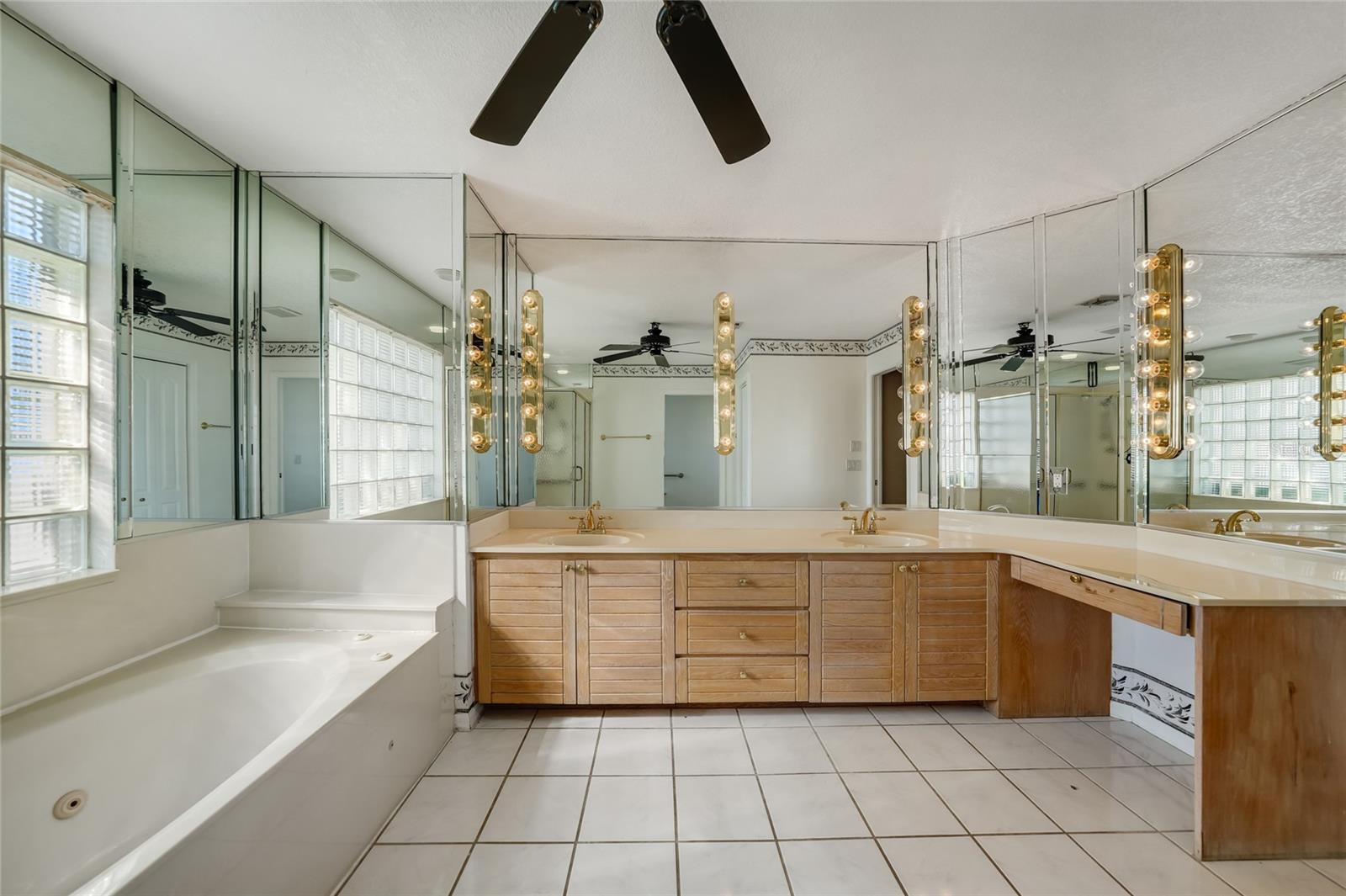 Image 22 of 40 For 2 Broadmoor Road