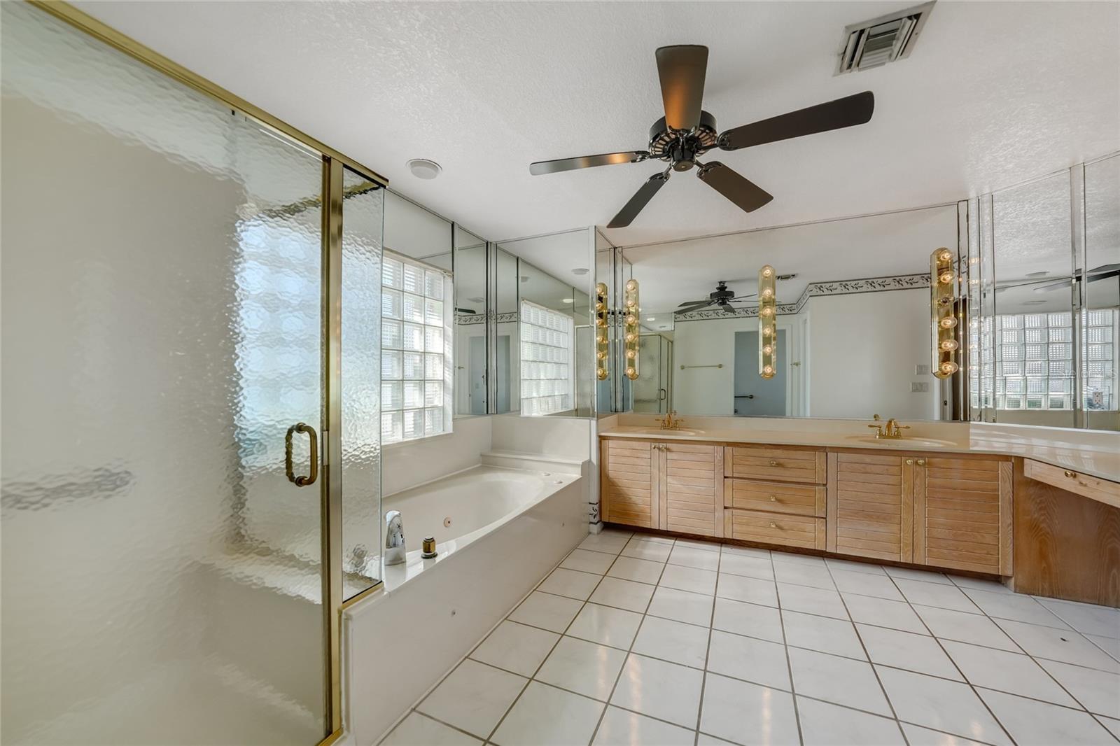 Image 23 of 40 For 2 Broadmoor Road