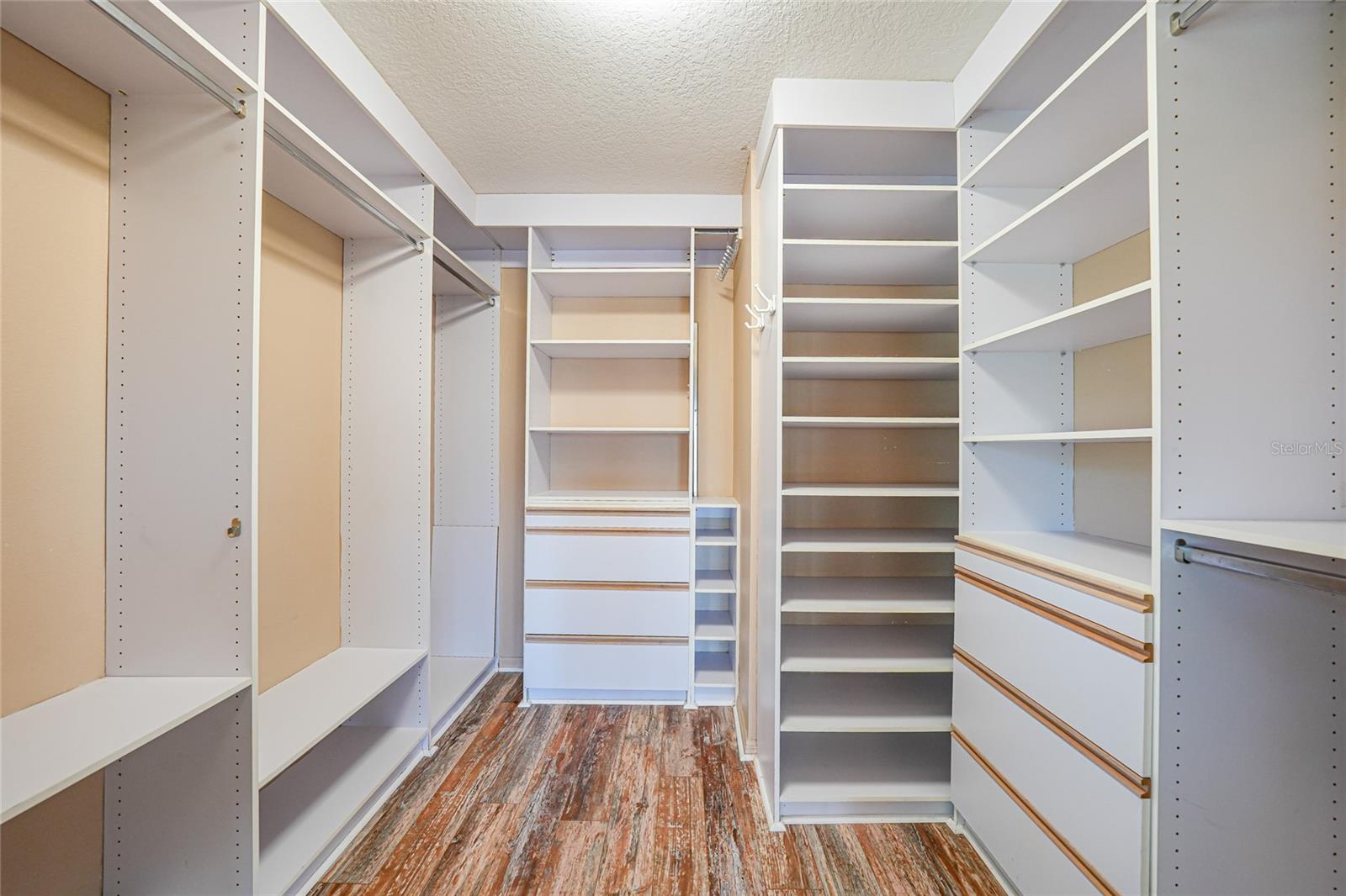 Image 31 of 40 For 2 Broadmoor Road