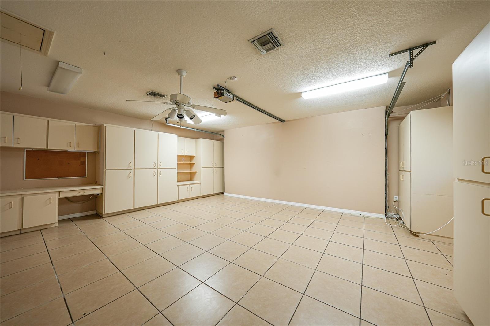 Image 34 of 40 For 2 Broadmoor Road