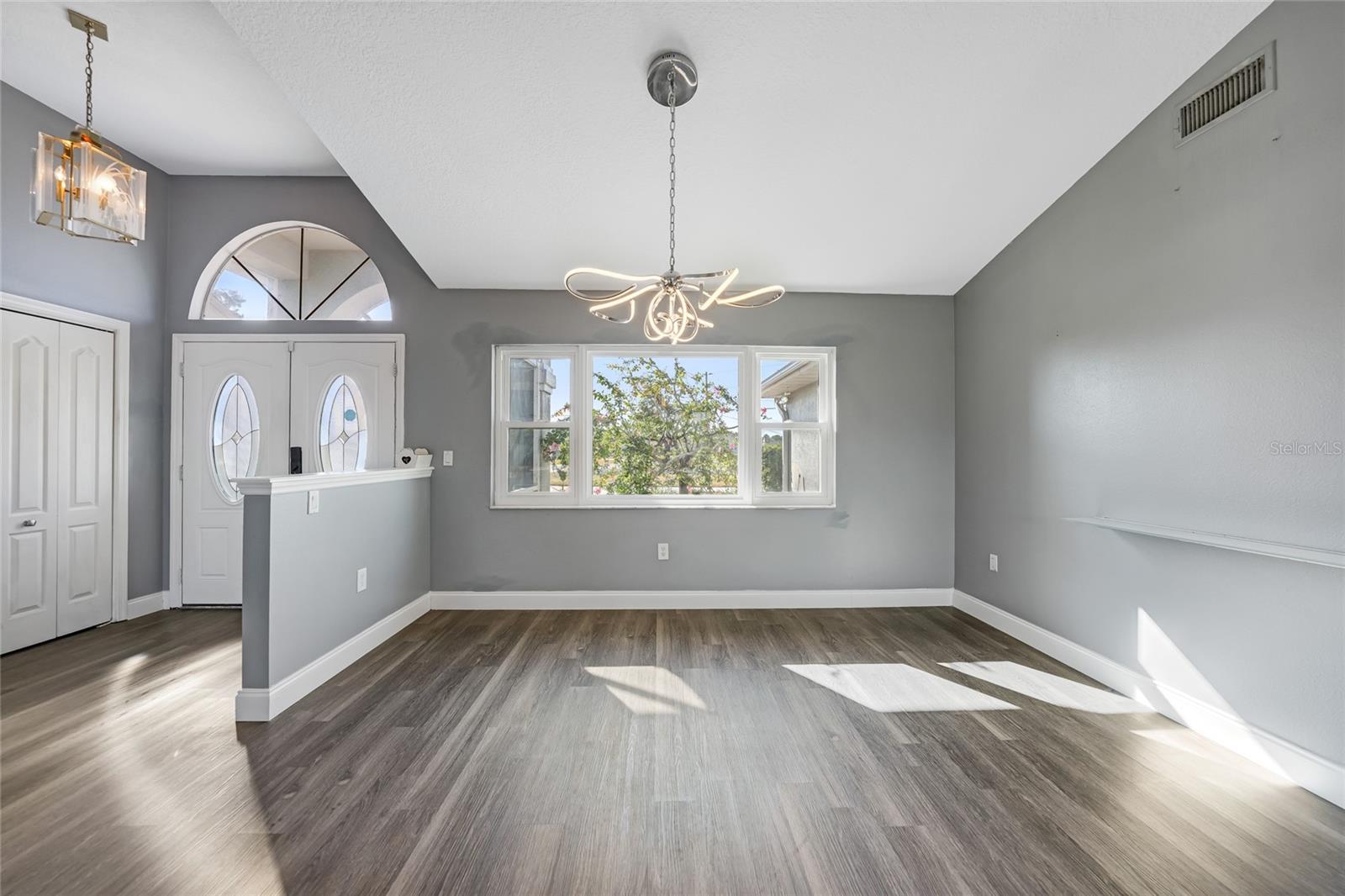 Image 5 of 40 For 2 Broadmoor Road