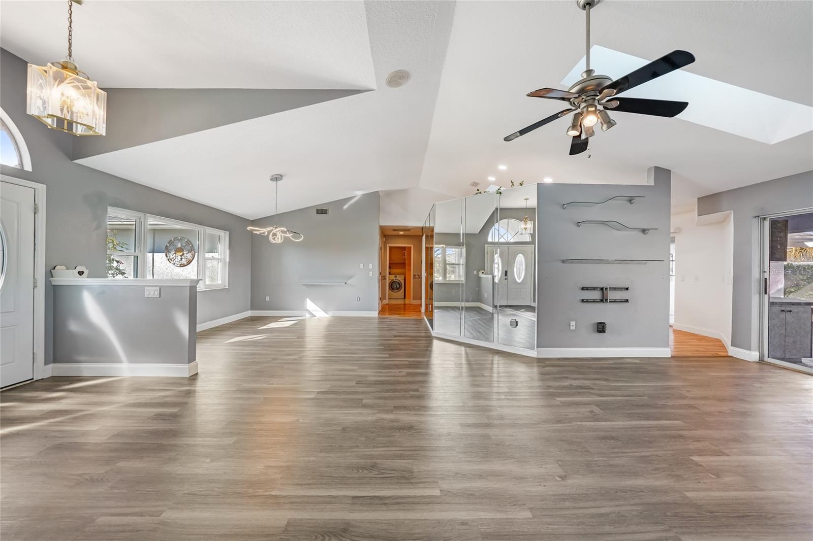 Image 7 of 40 For 2 Broadmoor Road