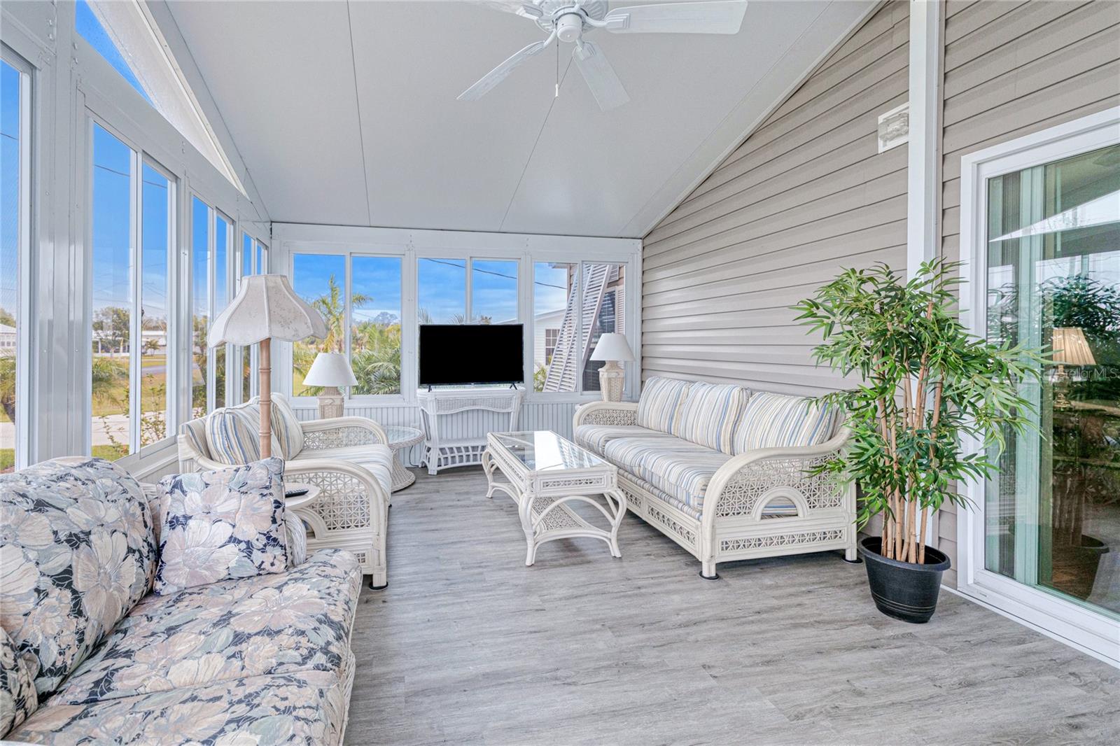 Image 21 of 32 For 29191 Orangewood Street