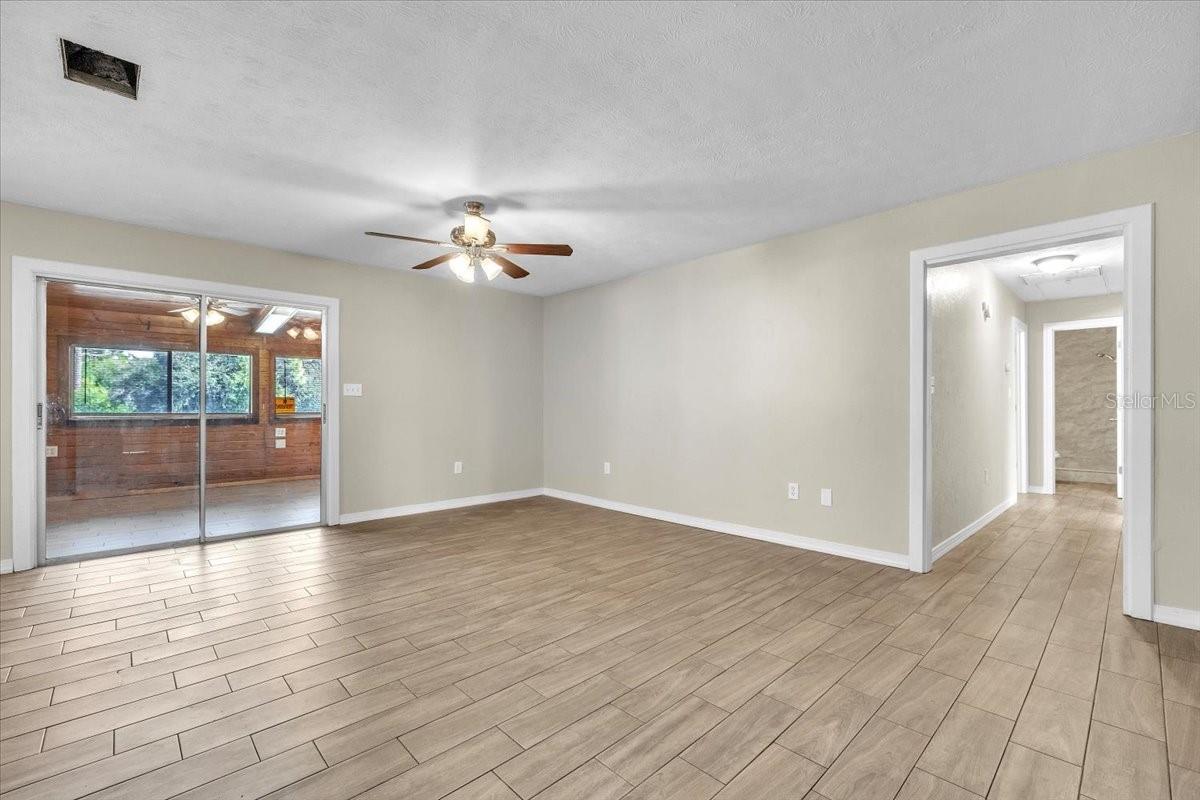 Image 12 of 67 For 9082 Acorn Boulevard