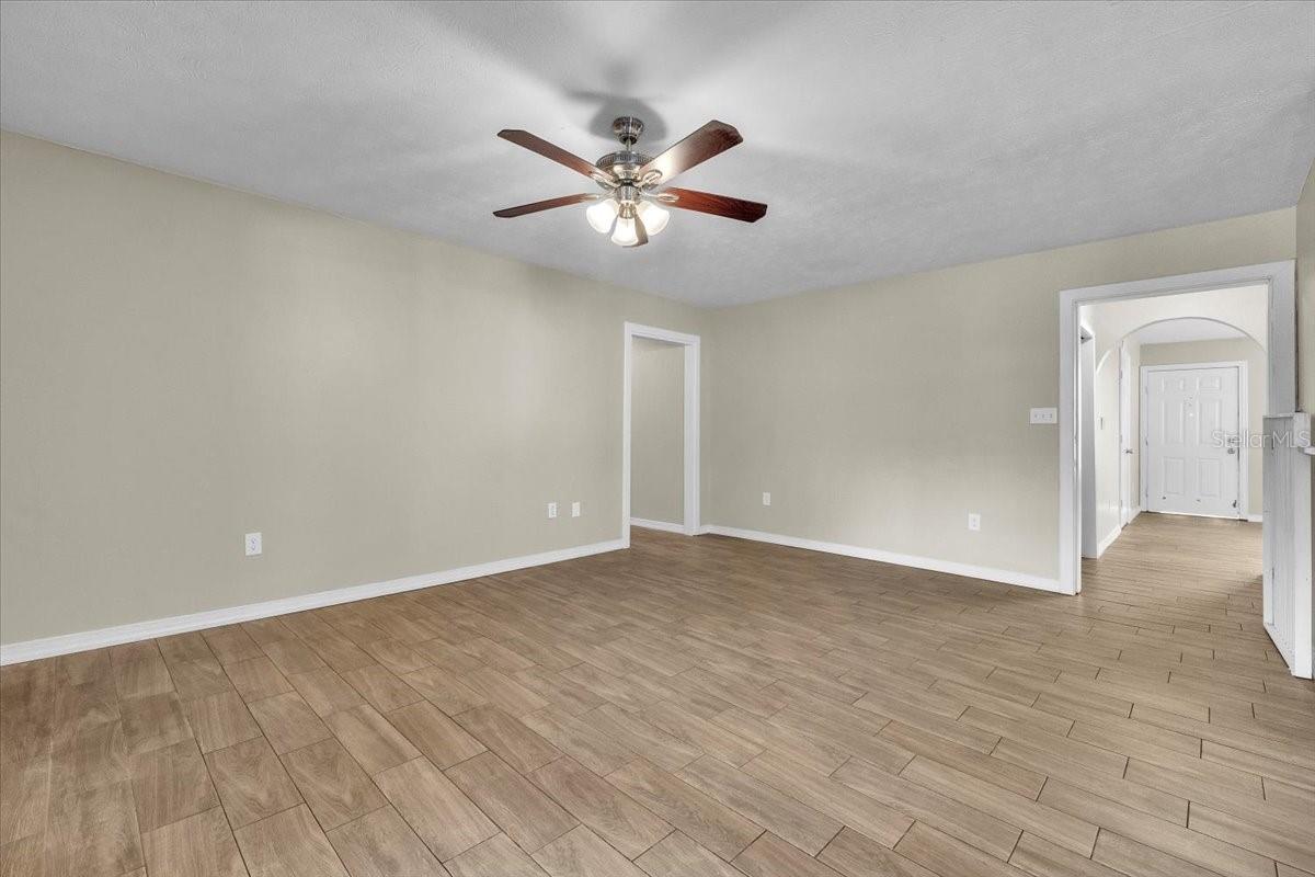 Image 13 of 67 For 9082 Acorn Boulevard