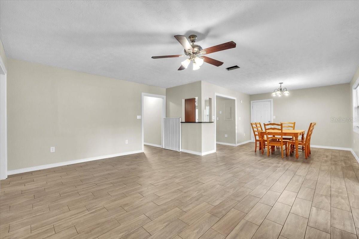 Image 14 of 67 For 9082 Acorn Boulevard