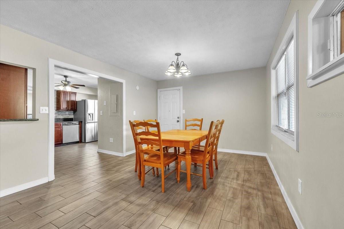 Image 17 of 67 For 9082 Acorn Boulevard