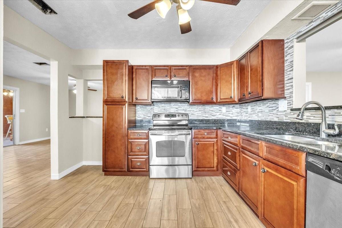 Image 22 of 67 For 9082 Acorn Boulevard