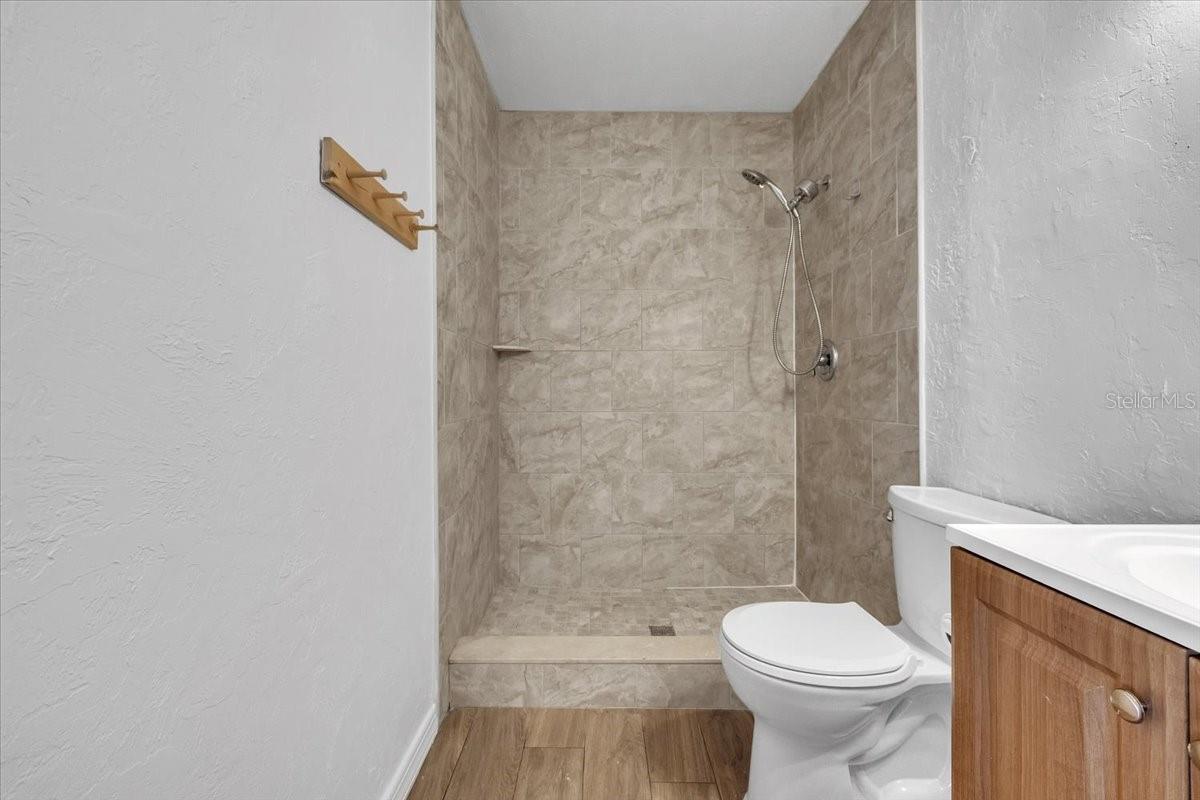 Image 33 of 67 For 9082 Acorn Boulevard