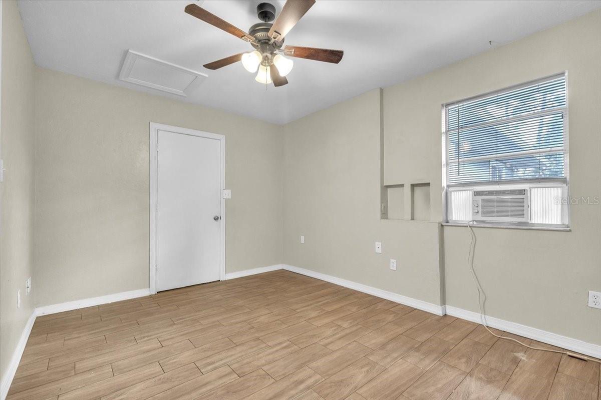 Image 42 of 67 For 9082 Acorn Boulevard