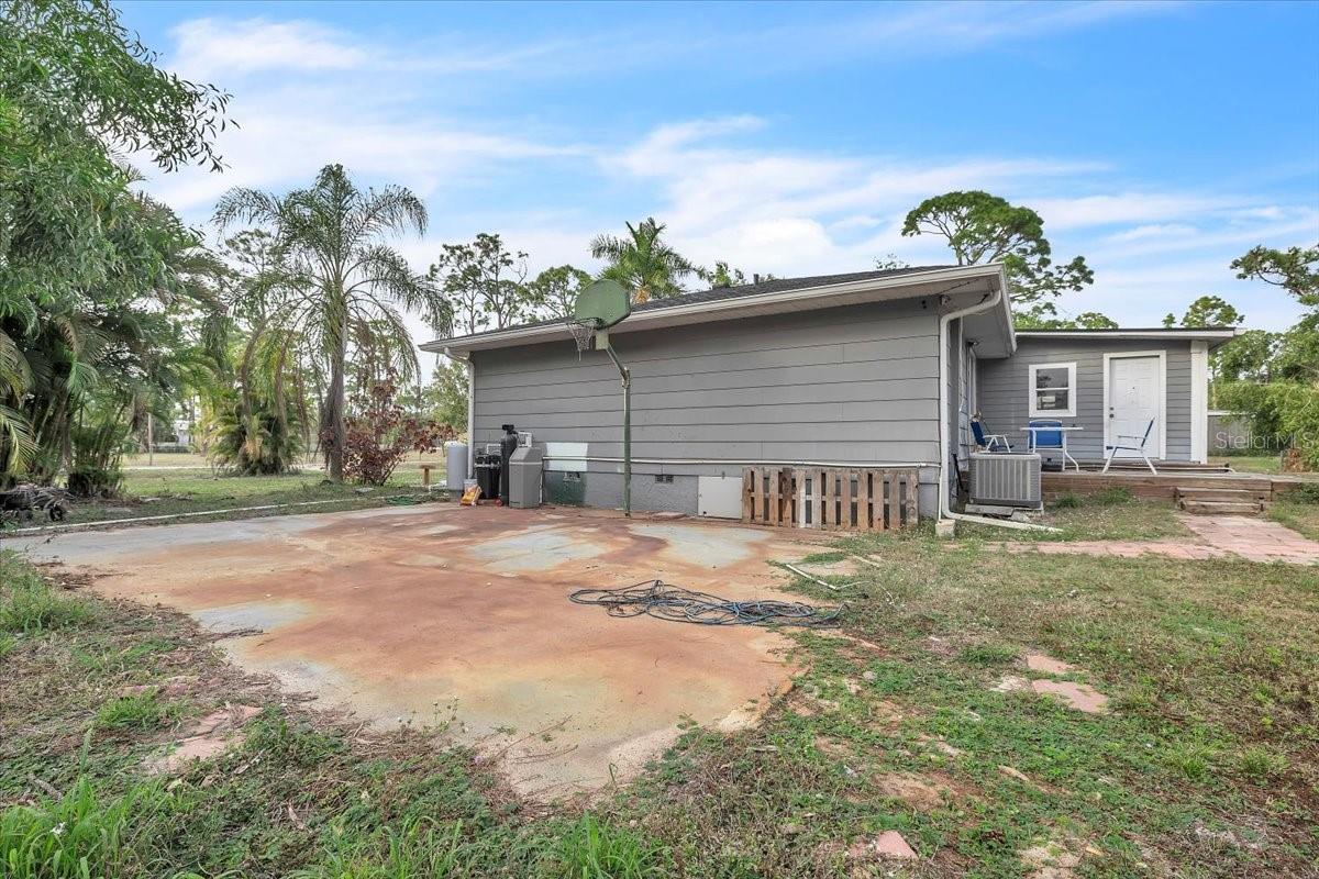 Image 54 of 67 For 9082 Acorn Boulevard