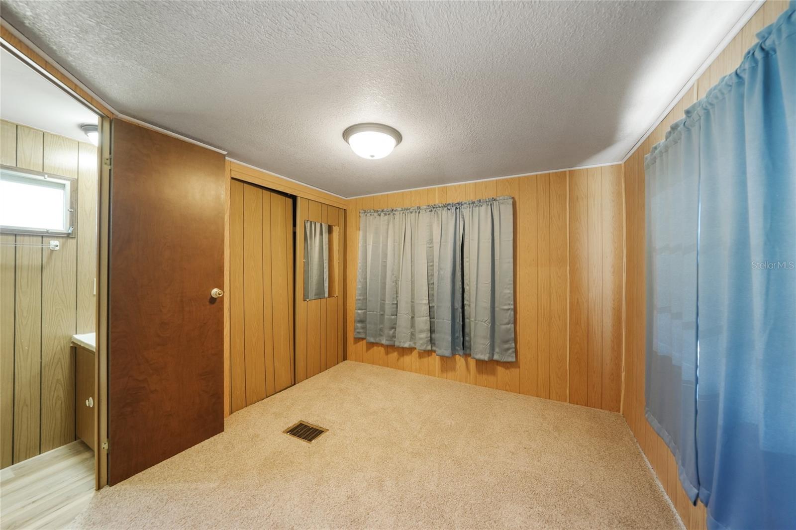 Image 16 of 31 For 11187 Crenshaw Avenue