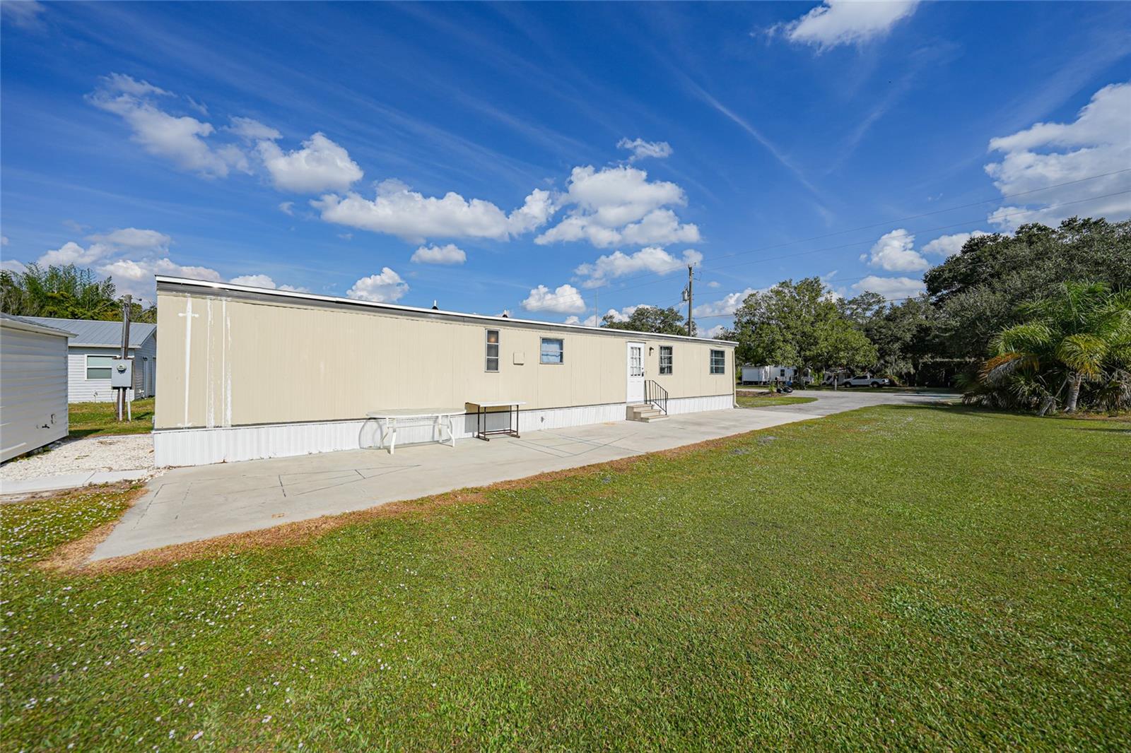 Image 22 of 31 For 11187 Crenshaw Avenue