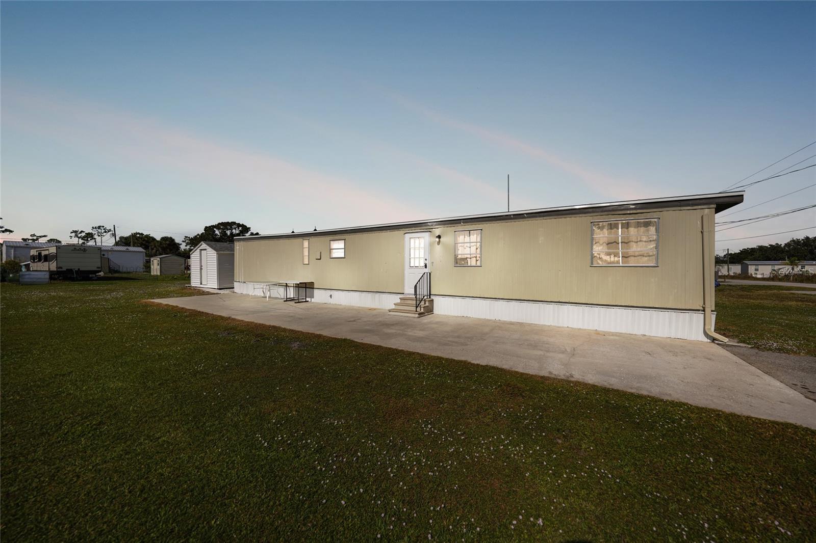 Image 24 of 31 For 11187 Crenshaw Avenue