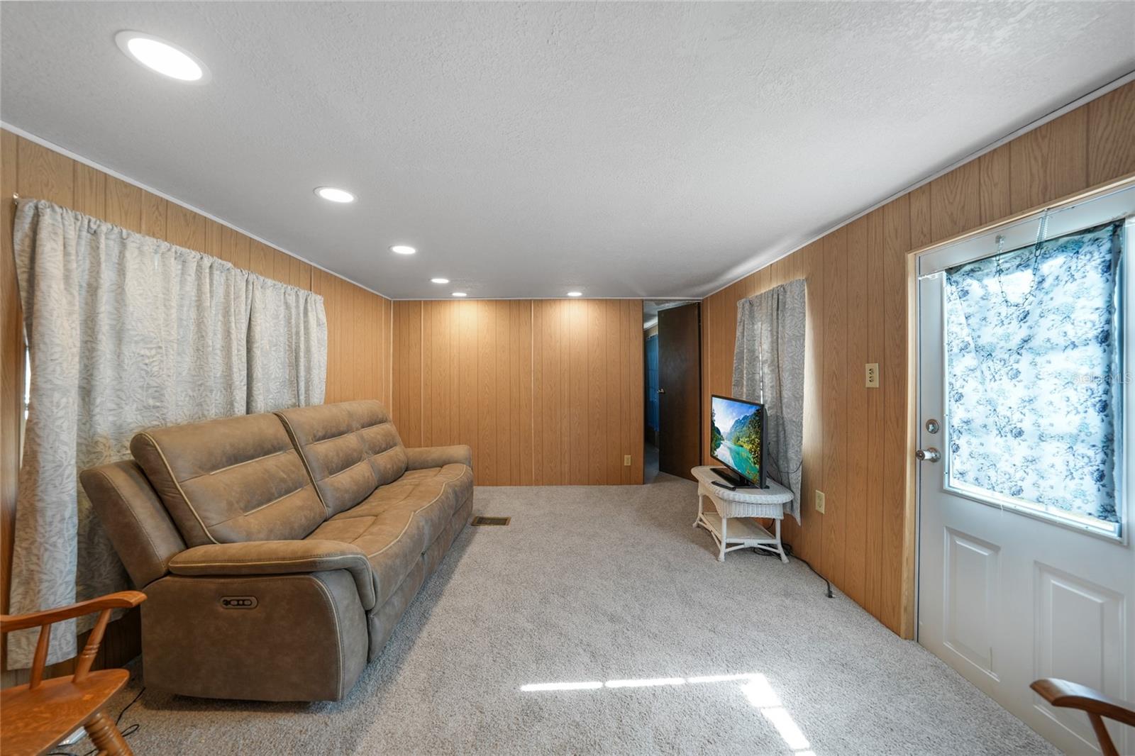 Image 4 of 31 For 11187 Crenshaw Avenue