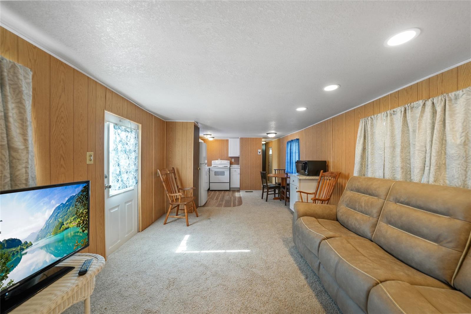 Image 6 of 31 For 11187 Crenshaw Avenue