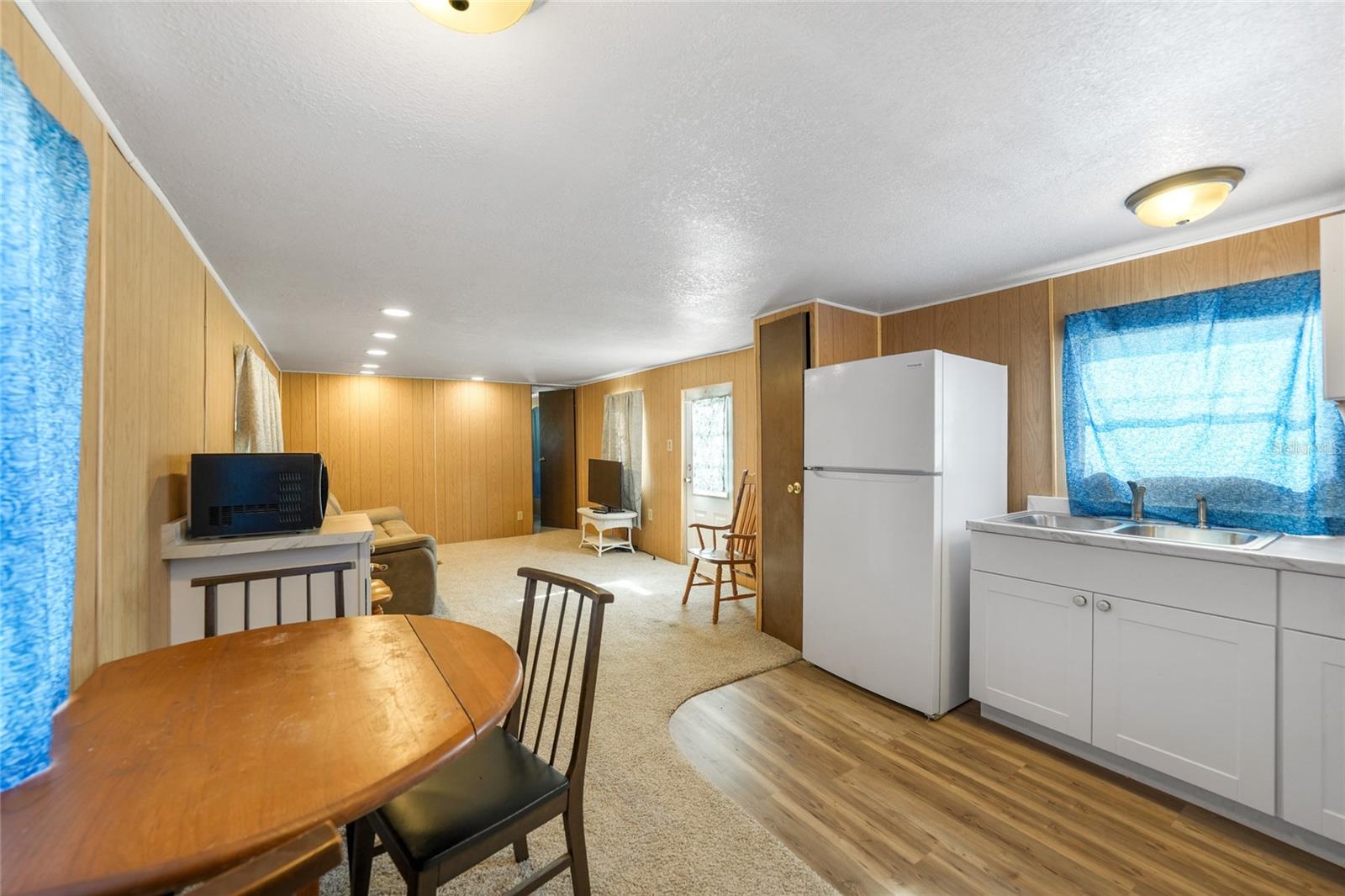 Image 9 of 31 For 11187 Crenshaw Avenue