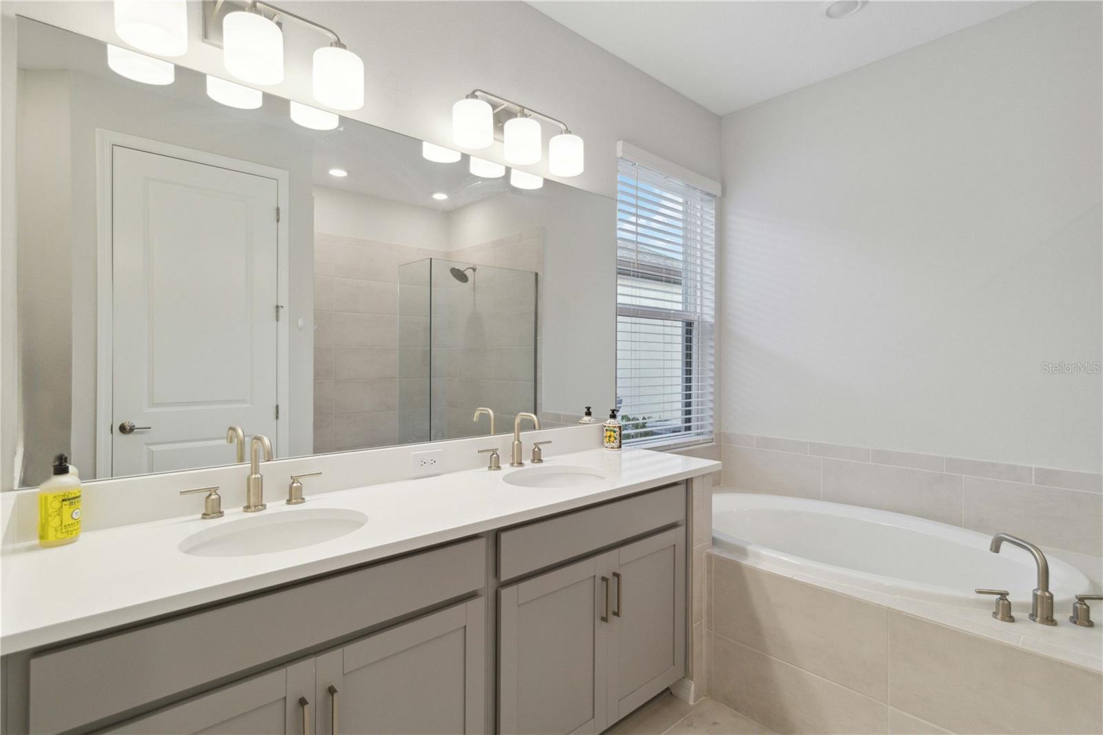 Image 26 of 65 For 5660 Blue Reef Place