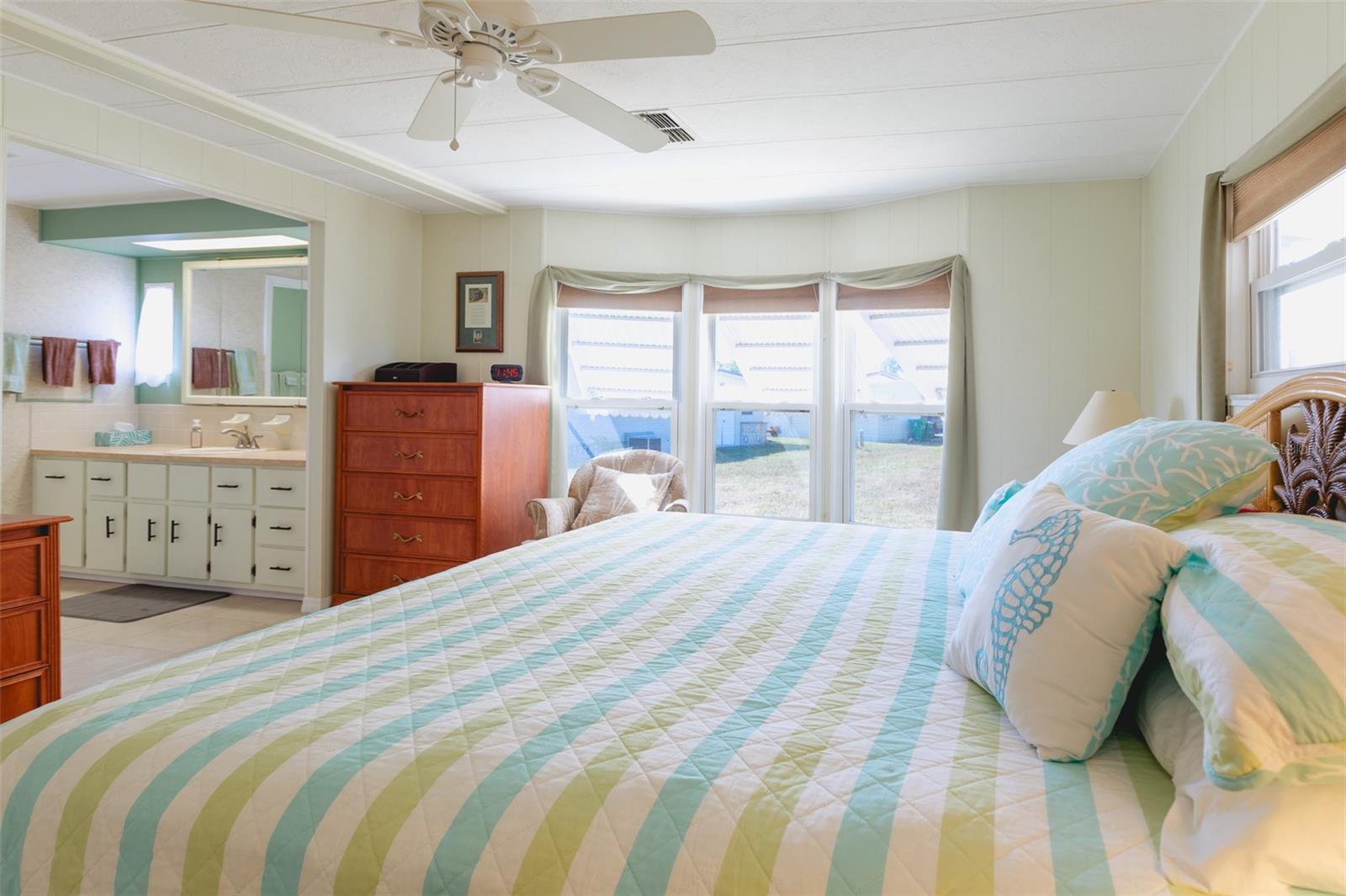 Image 11 of 61 For 2100 Kings Highway W 1059