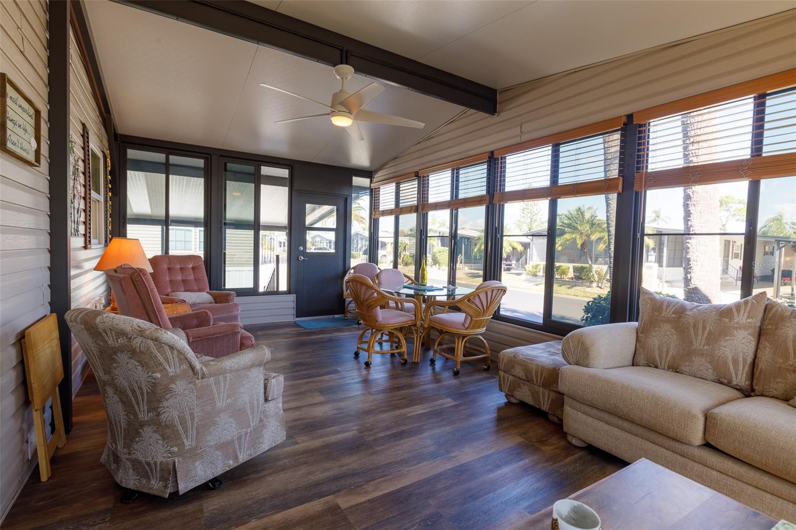 Image 4 of 61 For 2100 Kings Highway W 1059