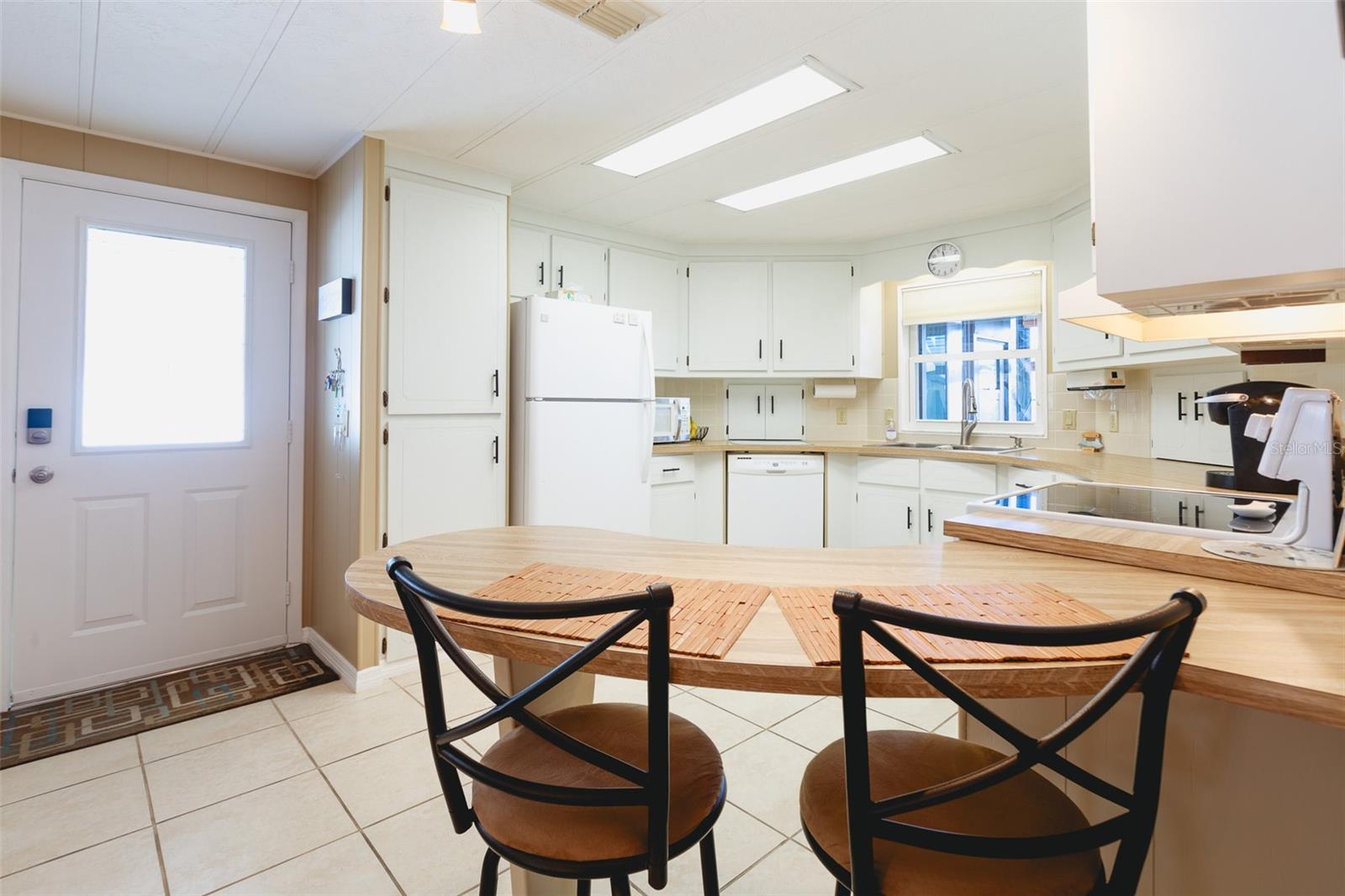 Image 7 of 61 For 2100 Kings Highway W 1059