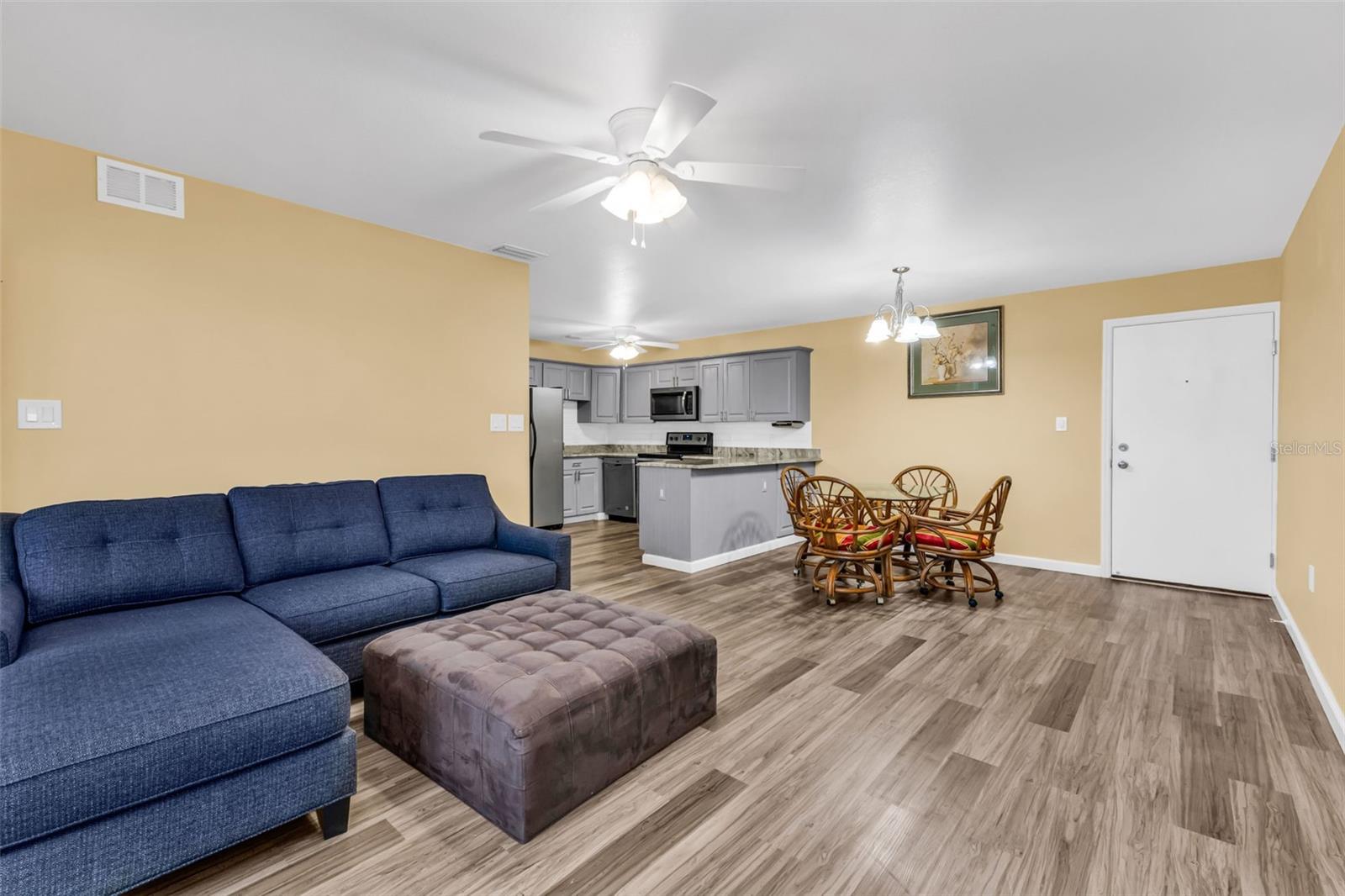 Image 10 of 51 For 21267 Gertrude Avenue 212