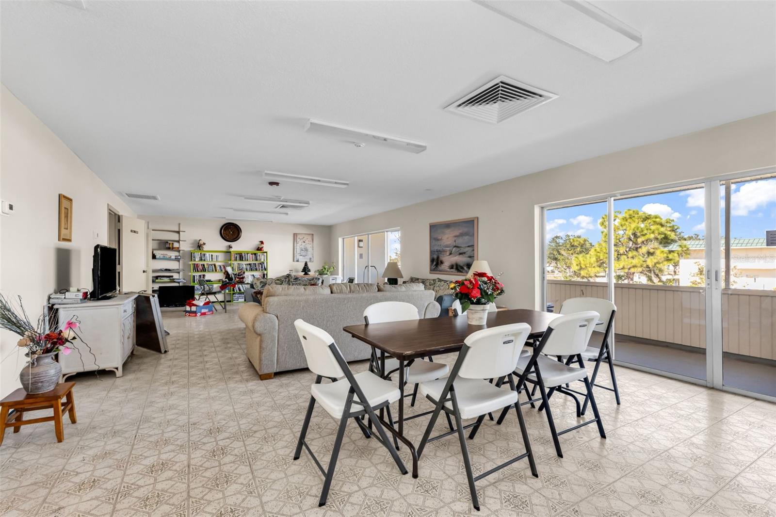 Image 29 of 51 For 21267 Gertrude Avenue 212