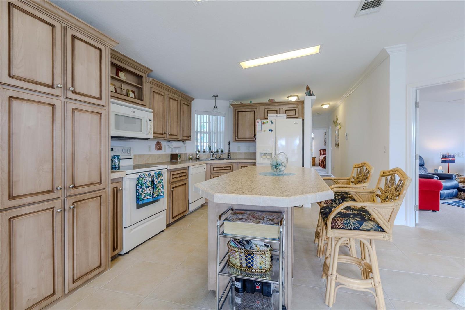 Image 8 of 57 For 2100 Kings Highway 200