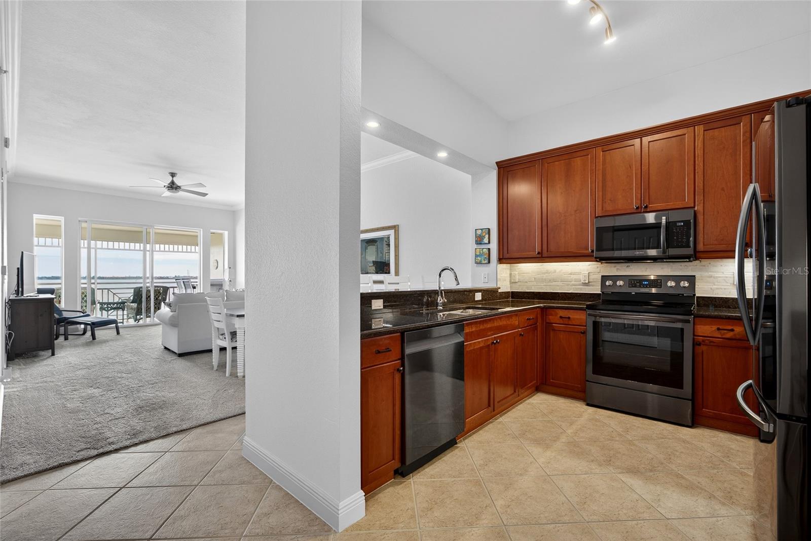 Image 3 of 35 For 5116 Melbourne Street B303