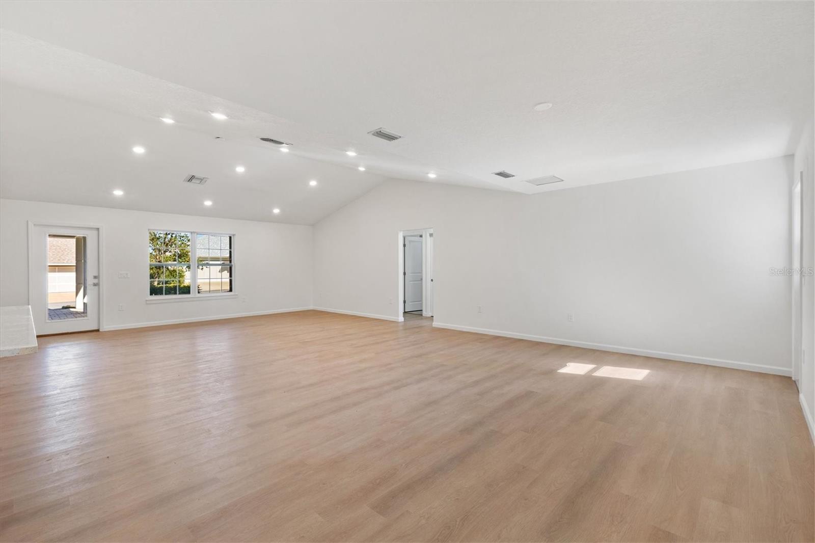 Image 12 of 39 For 11041 174th Loop