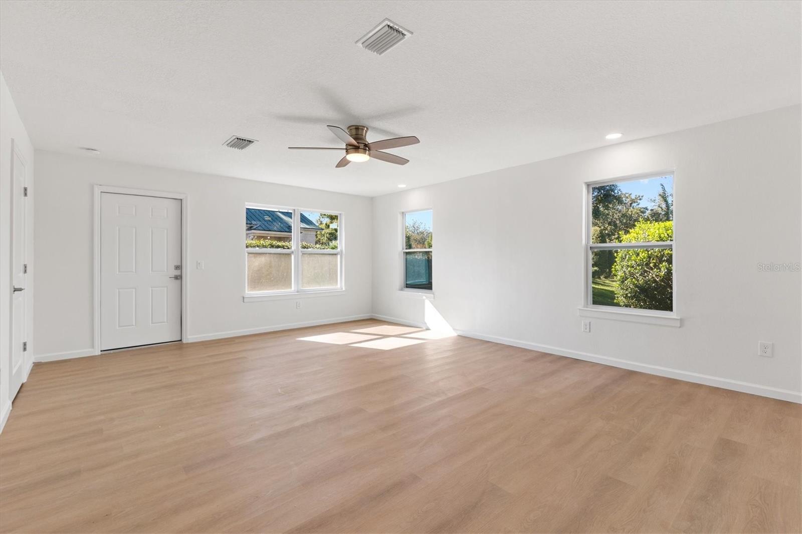 Image 22 of 39 For 11041 174th Loop