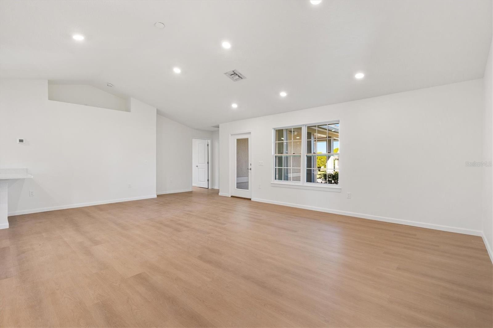 Image 8 of 39 For 11041 174th Loop