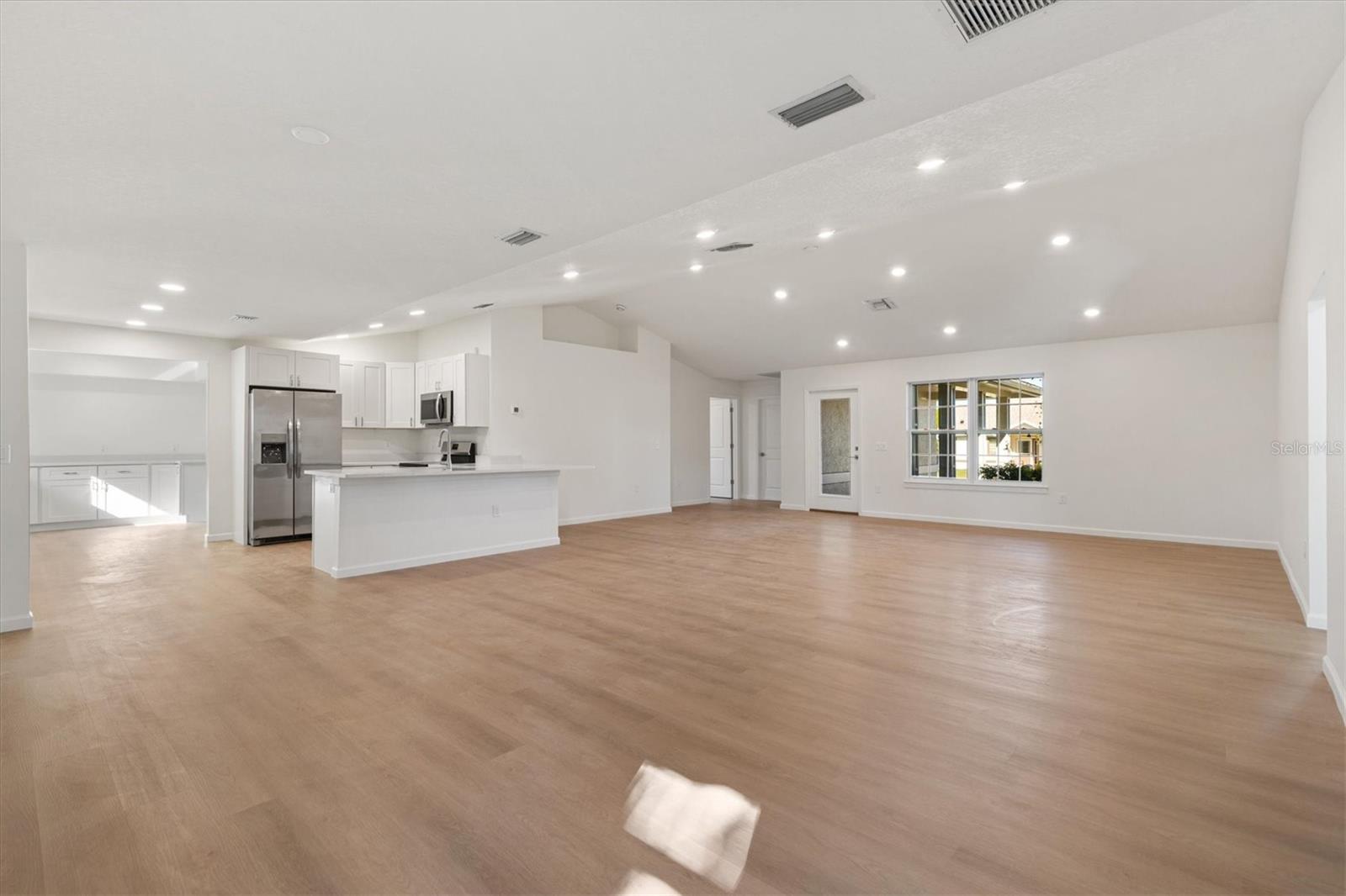 Image 9 of 39 For 11041 174th Loop