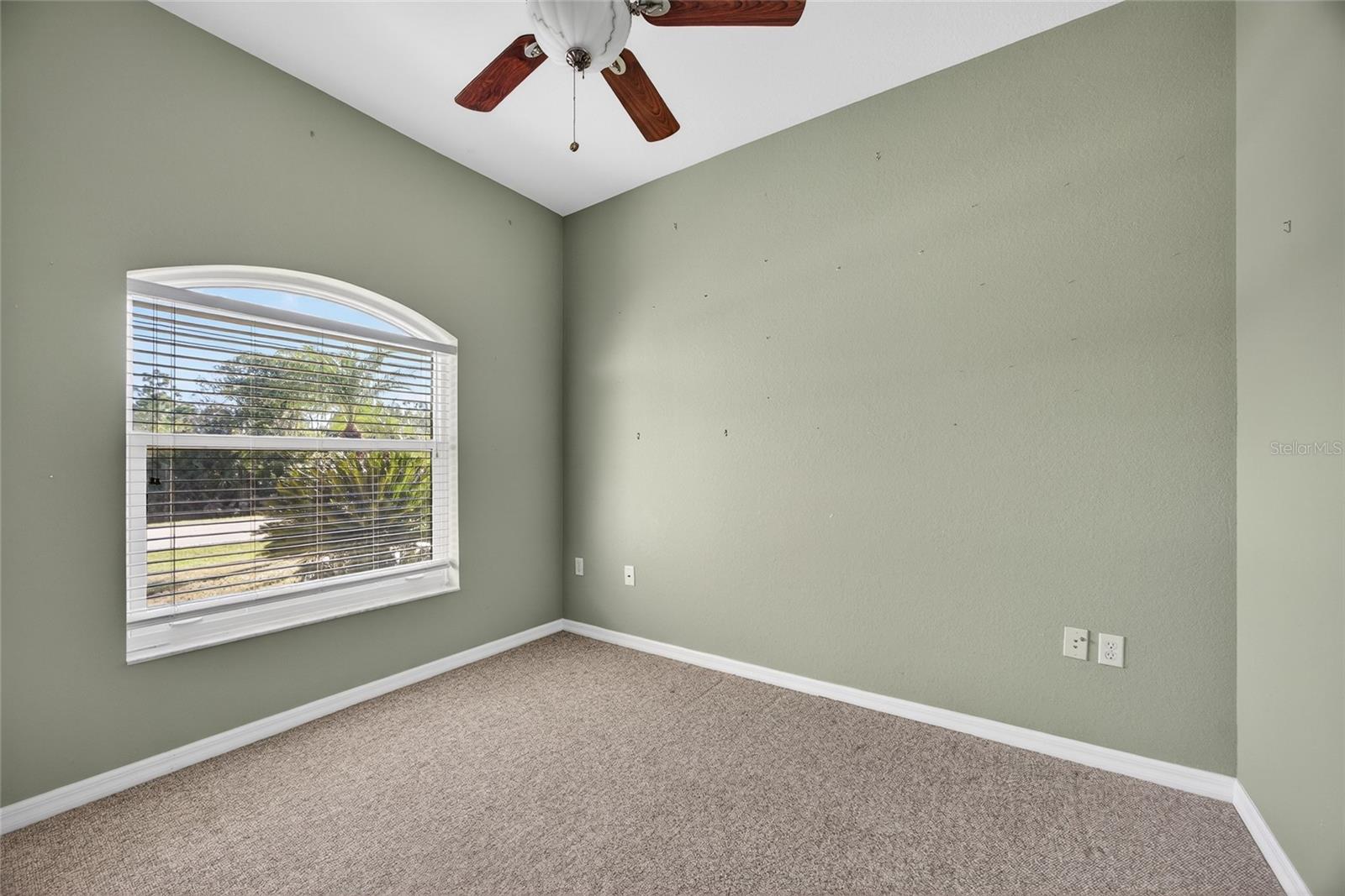 Image 19 of 37 For 2911 Riverside Drive