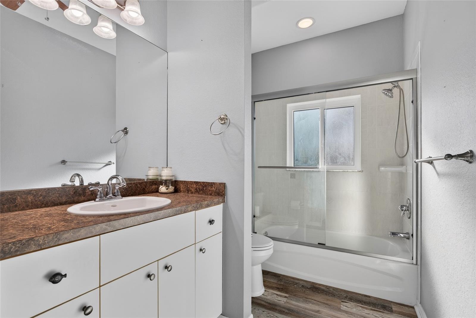 Image 22 of 37 For 2911 Riverside Drive