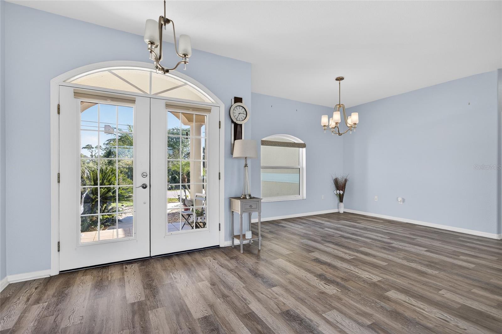 Image 4 of 37 For 2911 Riverside Drive