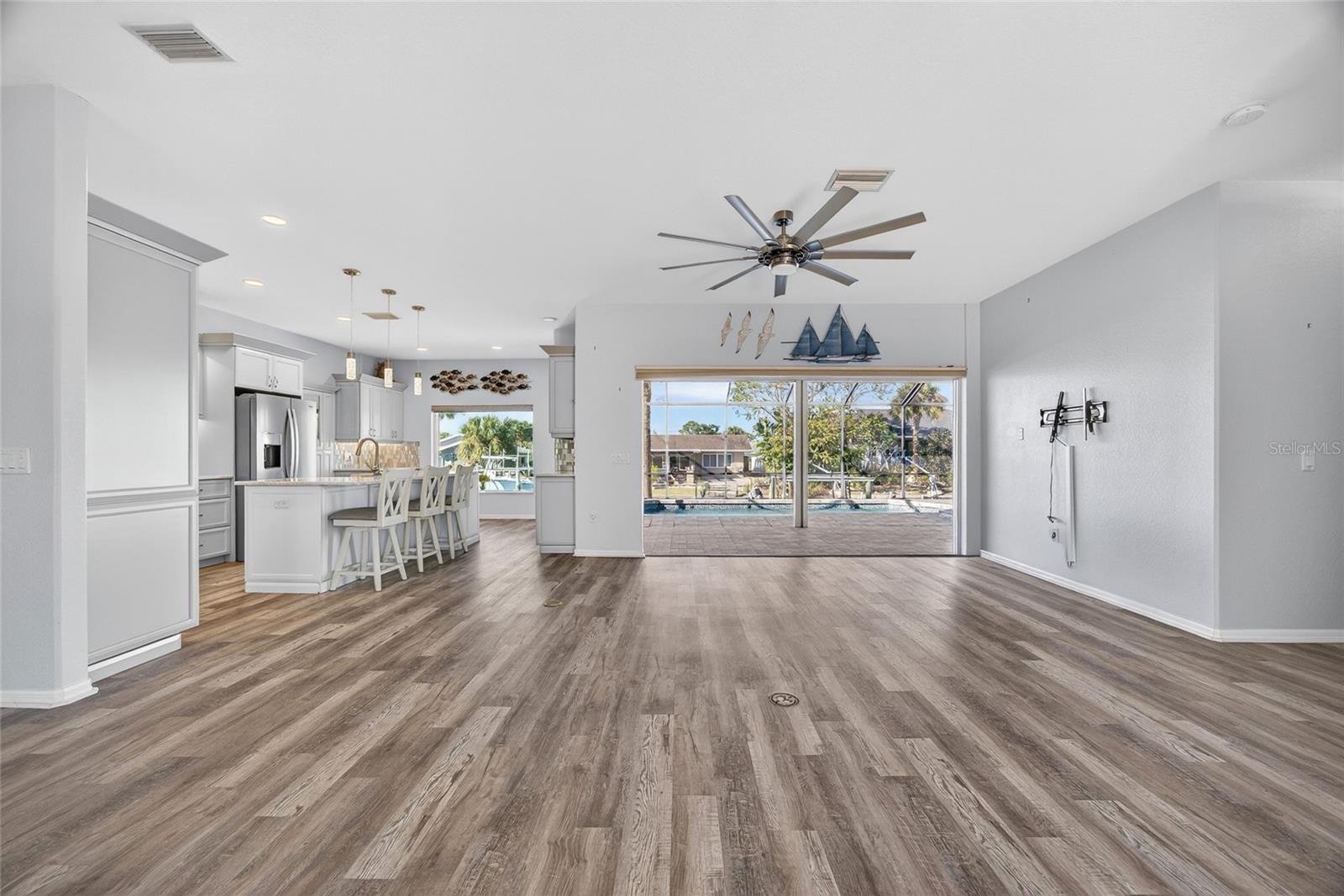 Image 5 of 37 For 2911 Riverside Drive