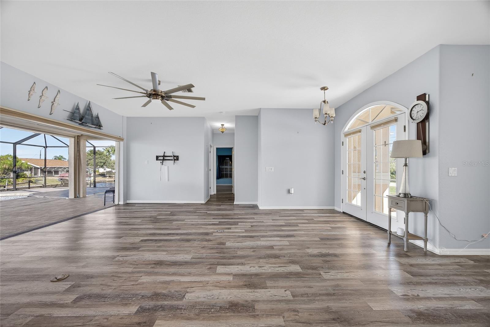 Image 6 of 37 For 2911 Riverside Drive