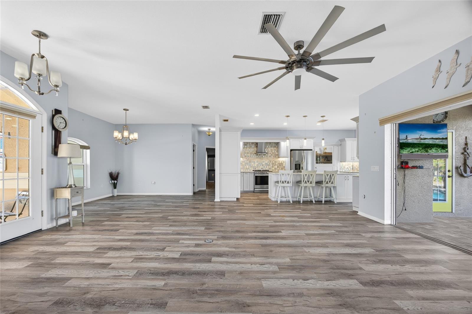 Image 7 of 37 For 2911 Riverside Drive