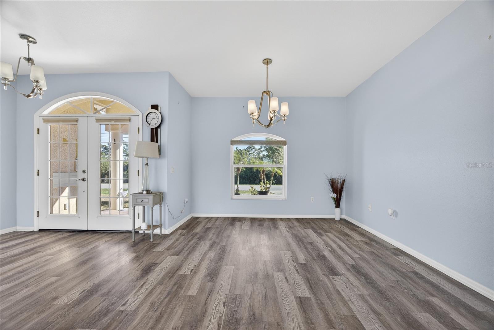 Image 8 of 37 For 2911 Riverside Drive