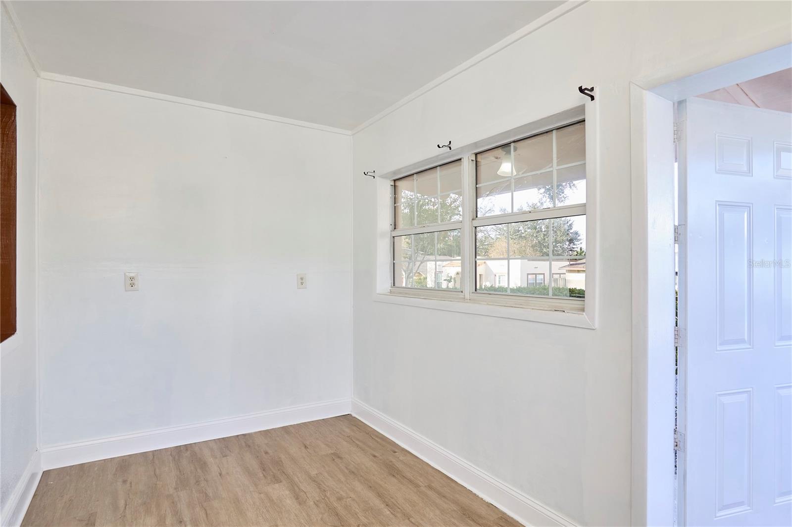 Image 15 of 30 For 214 Elm Street