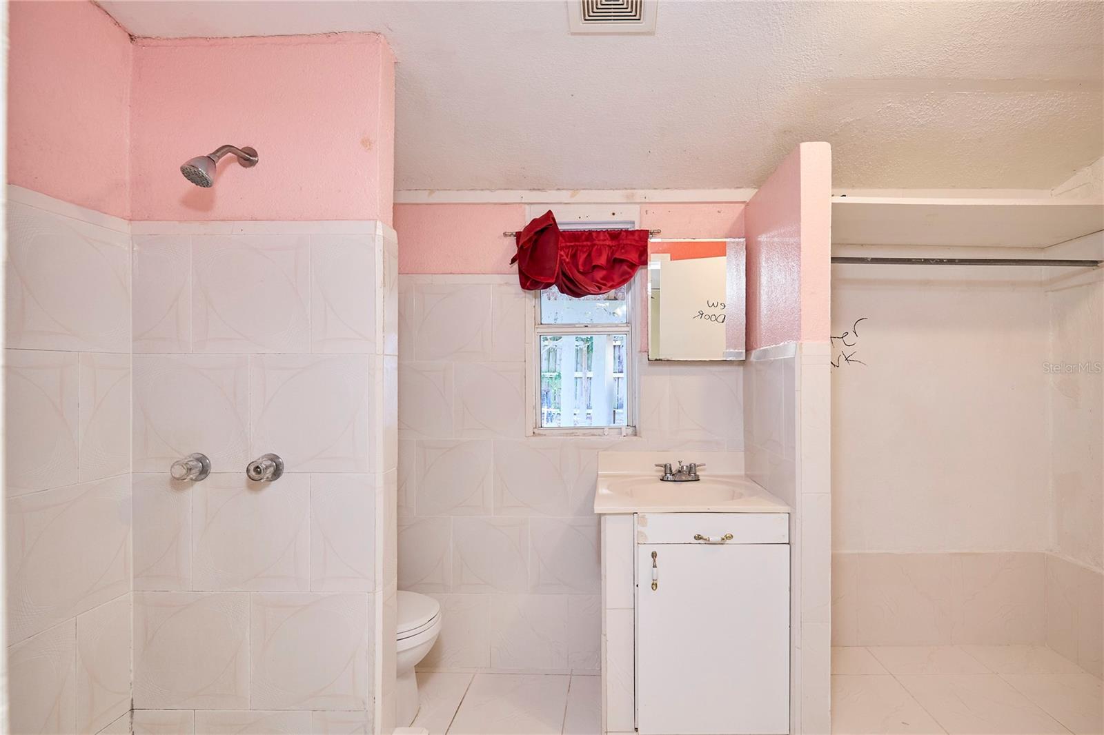 Image 18 of 30 For 214 Elm Street